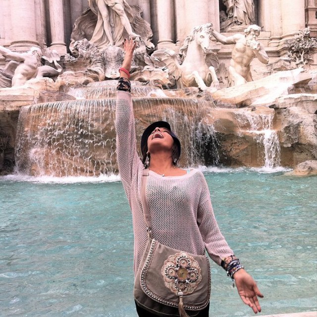 trevi-fountain-coins-rome-wish-legend