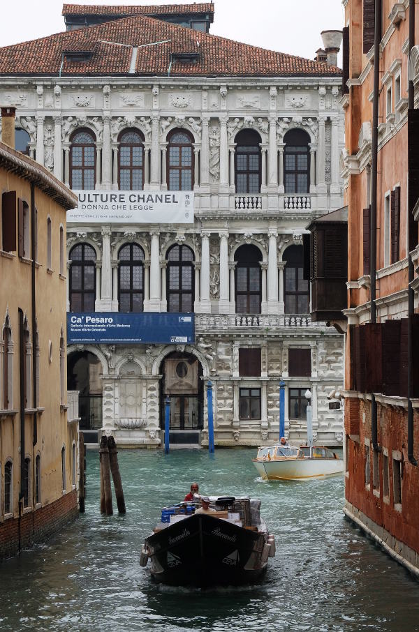 canals-venice-italy-gondolas-boat